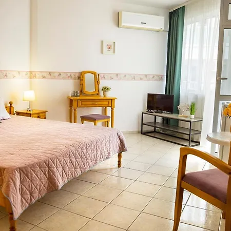 Panorama Chantall-izby,apartmany S Vyhladom Na Daire Ravda