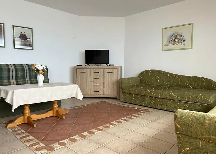 Panorama Chantall-izby,apartmany S Vyhladom Na Равда