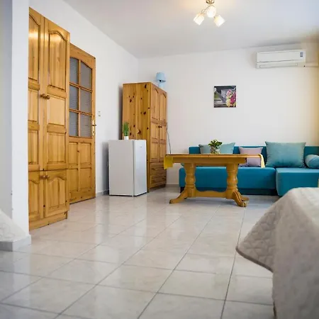 Panorama Chantall-izby,apartmany S Vyhladom Na Апартаменты Равда