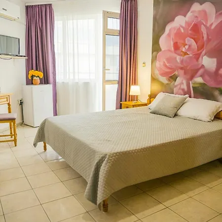 Panorama Chantall-izby,apartmany S Vyhladom Na Равда